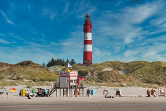 Leuchtturm_Strand_Himmel.jpg