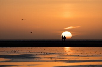 Sonnenuntergang_Nebel_Paar.jpg